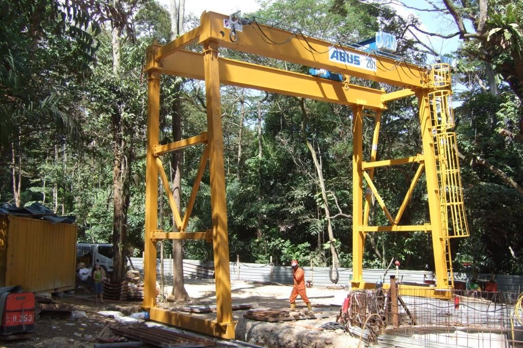 Gantry crane structural detail